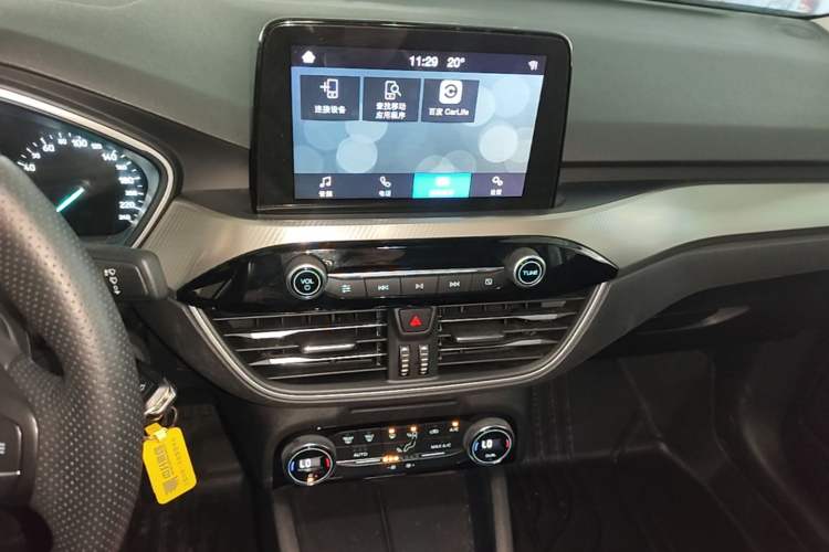 Used Ford Focus 2019 Sedan EcoBoost 125 Automatic Trendy Model China VI Standard Audio And AC Panel