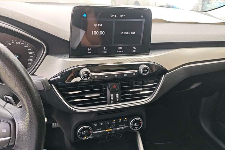 Used Ford Focus 2019 Sedan EcoBoost 180 Automatic Trend Edition Audio And AC Panel