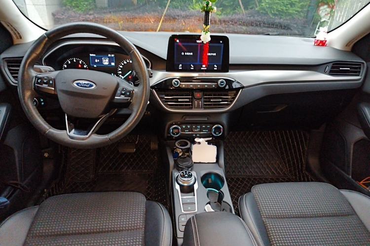 Used Ford Focus 2019 Hatchback EcoBoost 180 Automatic Trendy Model Center Console