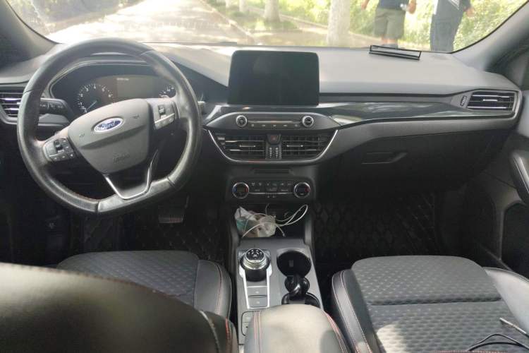 Used Ford Focus 2019 Sedan EcoBoost 180 Automatic ST Line Center Console