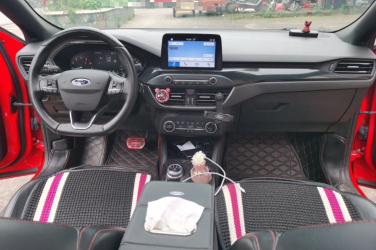Used Ford Focus 2019 Sedan EcoBoost 180 Automatic ST Line Center Console