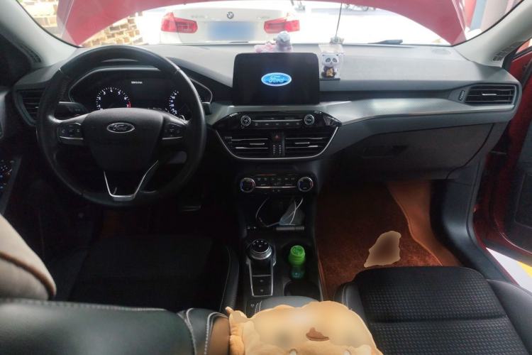 Used Ford Focus 2019 Sedan EcoBoost 180 Automatic Trend Edition Center Console