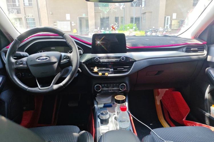 Used Ford Focus 2019 Sedan EcoBoost 180 Automatic Trend Edition Center Console