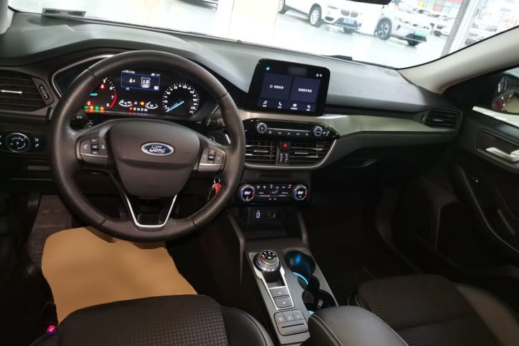Used Ford Focus 2019 Hatchback EcoBoost 180 Automatic Trendy Model Center Console