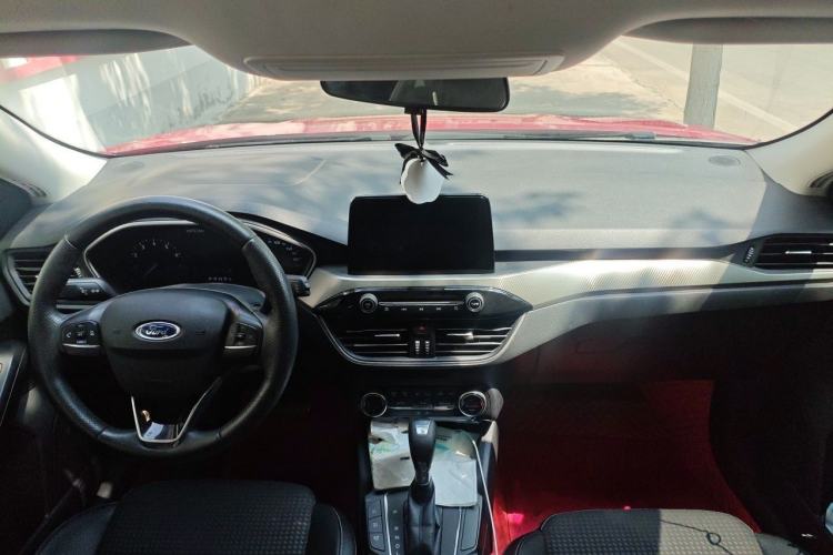 Used Ford Focus 2019 Hatchback 1.5L Automatic Trendy Version China VI Standard Center Console