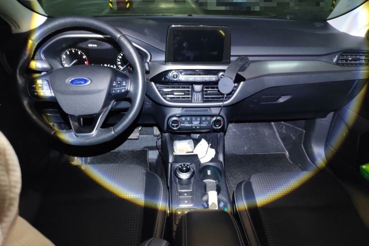 Used Ford Focus 2019 Sedan EcoBoost 180 Automatic Trend Edition Center Console