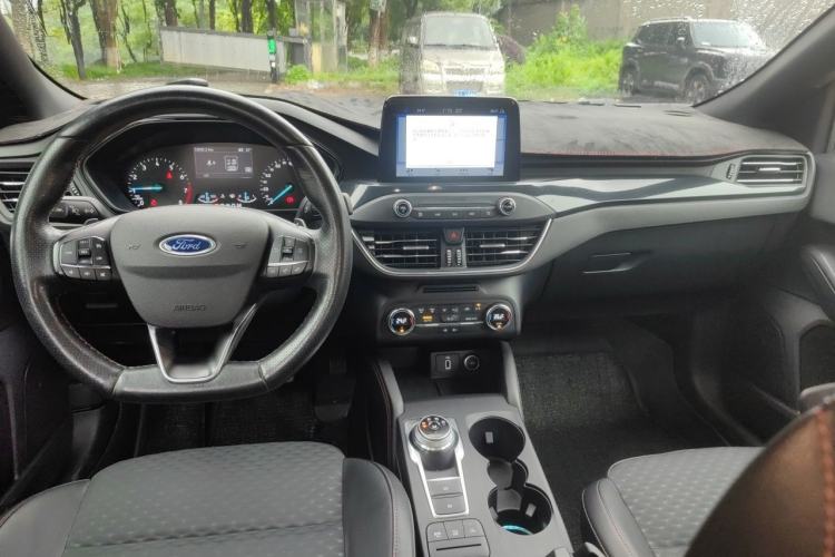Used Ford Focus 2019 Sedan EcoBoost 180 Automatic ST Line Center Console