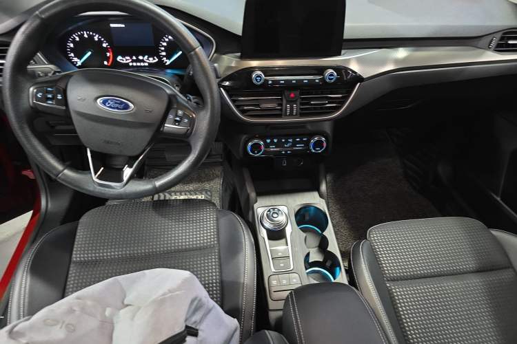 Used Ford Focus 2019 Sedan EcoBoost 180 Automatic Trend Edition Center Console