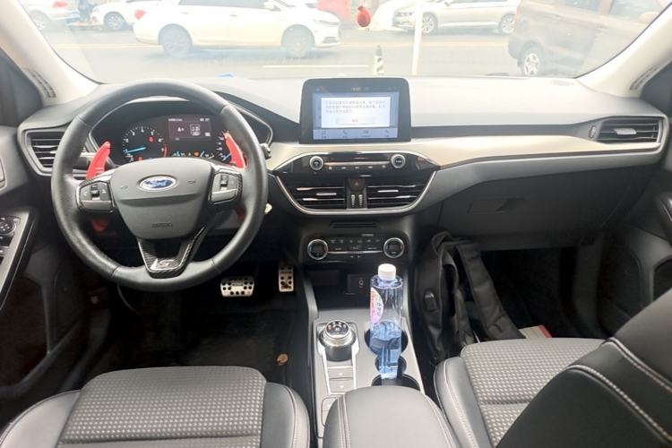 Used Ford Focus 2019 Hatchback EcoBoost 180 Automatic Trendy Model Center Console