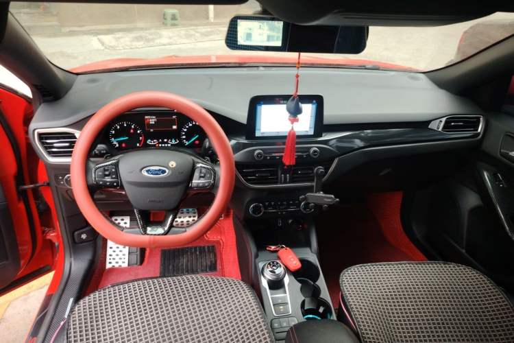 Used Ford Focus 2019 Hatchback EcoBoost 180 Automatic ST Line Center Console