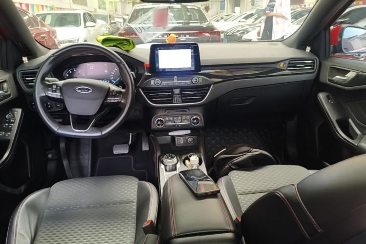 Used Ford Focus 2019 Sedan EcoBoost 180 Automatic ST Line Center Console