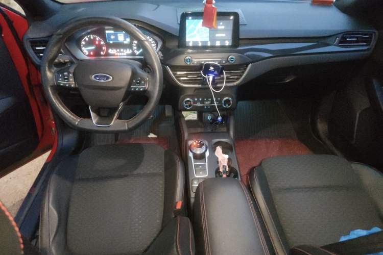 Used Ford Focus 2019 Hatchback EcoBoost 180 Automatic ST Line Center Console
