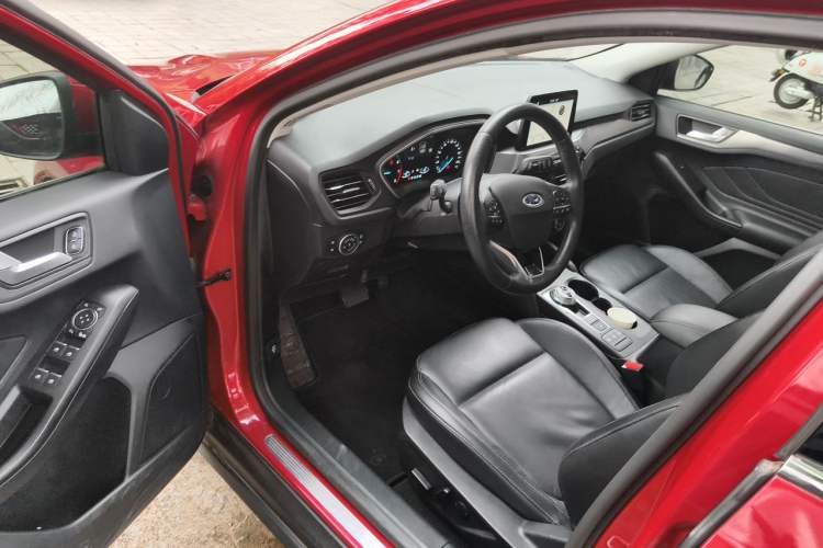 Used Ford Focus 2019 Hatchback EcoBoost 180 Automatic Titanium Edition Driver Seat