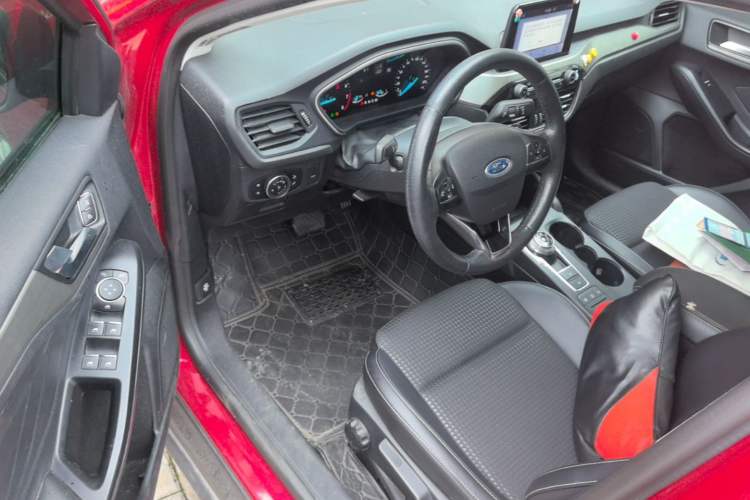 Used Ford Focus 2019 Sedan EcoBoost 180 Automatic Trend Edition Driver Seat