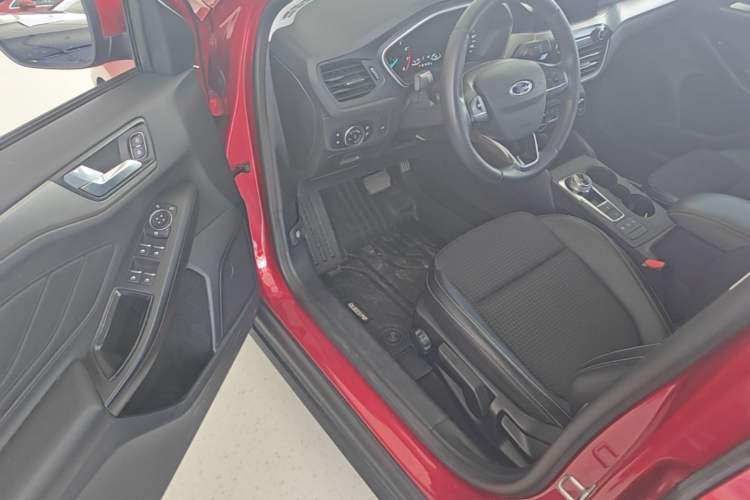 Used Ford Focus 2019 Sedan EcoBoost 125 Automatic Trendy Model China VI Standard Driver Seat