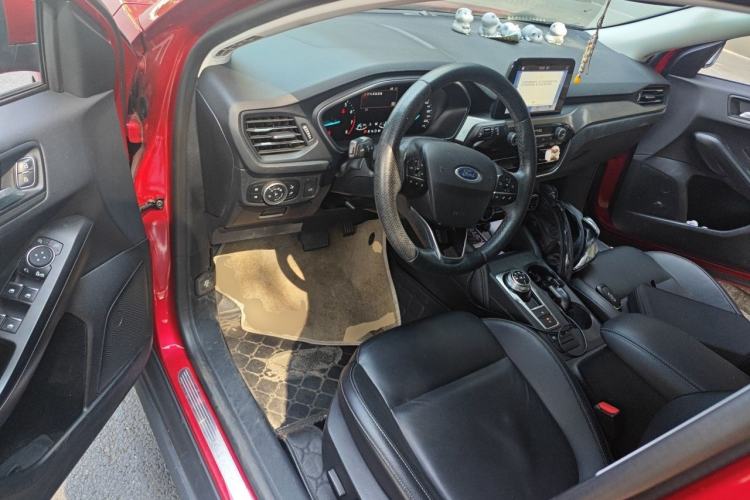 Used Ford Focus 2019 Sedan EcoBoost 180 Automatic Titanium Edition Driver Seat