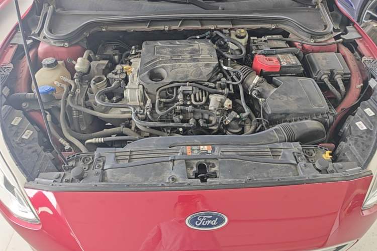 Used Ford Focus 2019 Sedan EcoBoost 125 Automatic Trendy Model China VI Standard Engine Bay