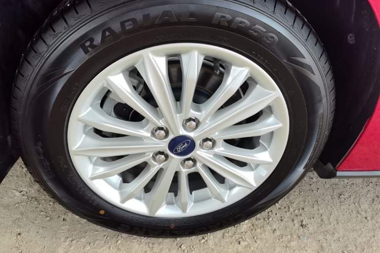 Used Ford Focus 2019 Sedan EcoBoost 180 Automatic Trend Edition Exterior 2