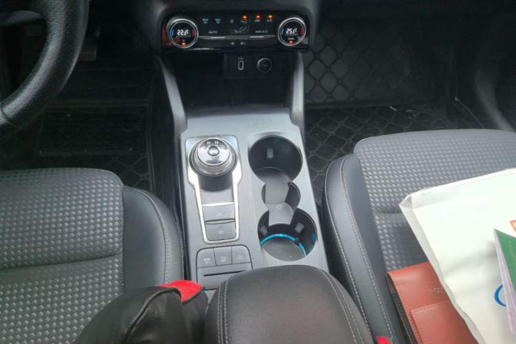 Used Ford Focus 2019 Sedan EcoBoost 180 Automatic Trend Edition Gear Lever