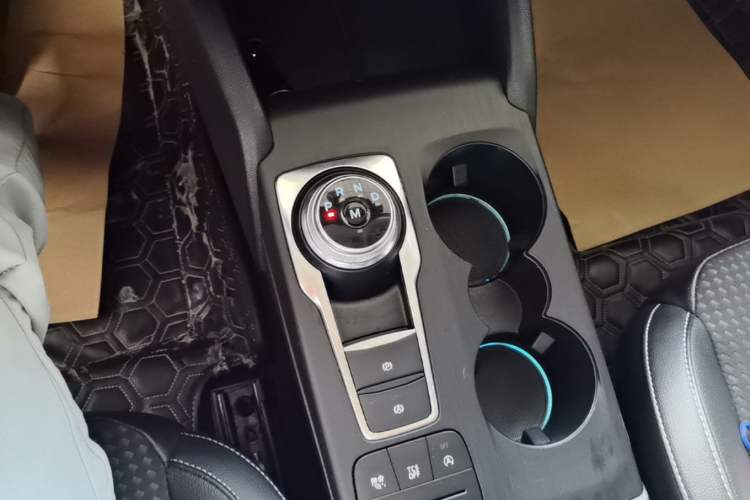 Used Ford Focus 2019 Sedan EcoBoost 180 Automatic Trend Edition Gear Lever