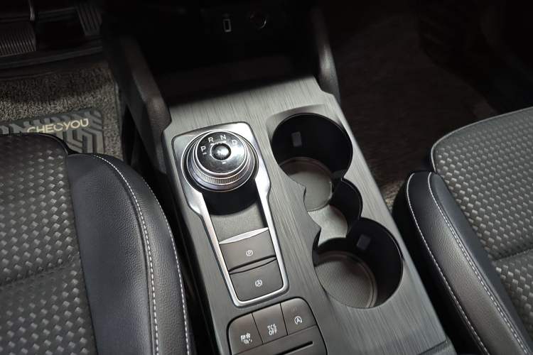 Used Ford Focus 2019 Sedan EcoBoost 180 Automatic Trend Edition Gear Lever