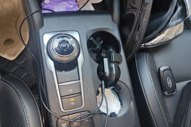 Used Ford Focus 2019 Sedan EcoBoost 180 Automatic Titanium Edition Gear Lever