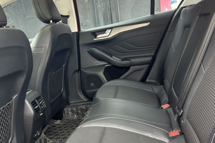 Used Ford Focus 2019 Sedan EcoBoost 180 Automatic Trend Edition Interior 2