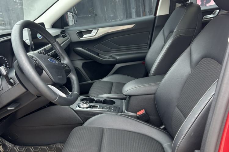 Used Ford Focus 2019 Sedan EcoBoost 180 Automatic Trend Edition Interior 3