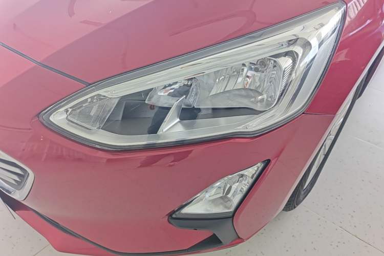 Used Ford Focus 2019 Sedan EcoBoost 125 Automatic Trendy Model China VI Standard Left Front Headlight