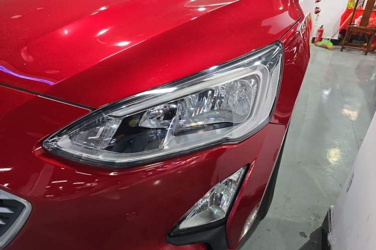 Used Ford Focus 2019 Sedan EcoBoost 180 Automatic Trend Edition Left Front Headlight