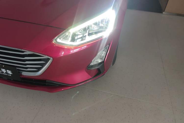 Used Ford Focus 2019 Sedan EcoBoost 125 Automatic Trendy Model China VI Standard Left Front Headlight
