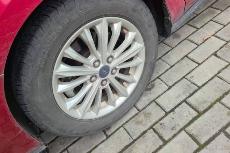 Used Ford Focus 2019 Sedan EcoBoost 180 Automatic Trend Edition Left Front Wheel Hub