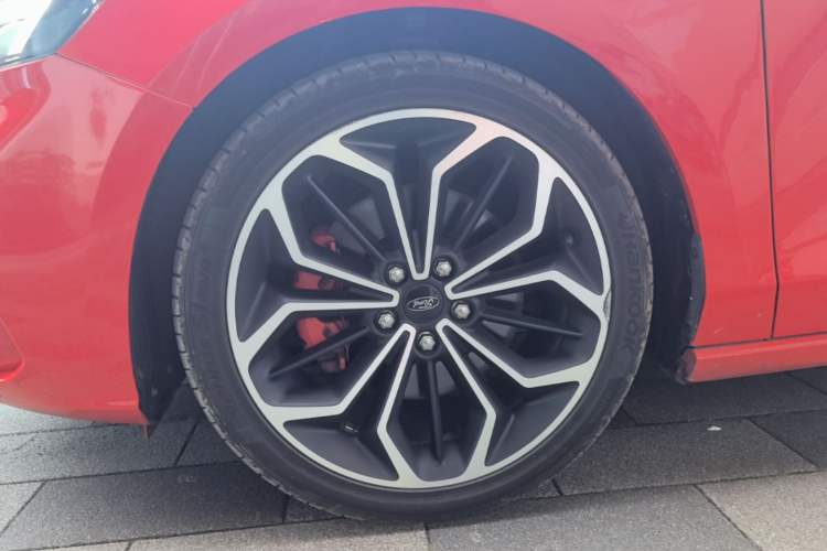 Used Ford Focus 2019 Hatchback EcoBoost 180 Automatic ST Line Left Front Wheel Hub