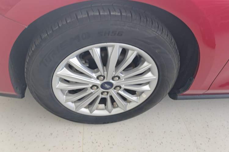 Used Ford Focus 2019 Sedan EcoBoost 125 Automatic Trendy Model China VI Standard Left Front Wheel Hub