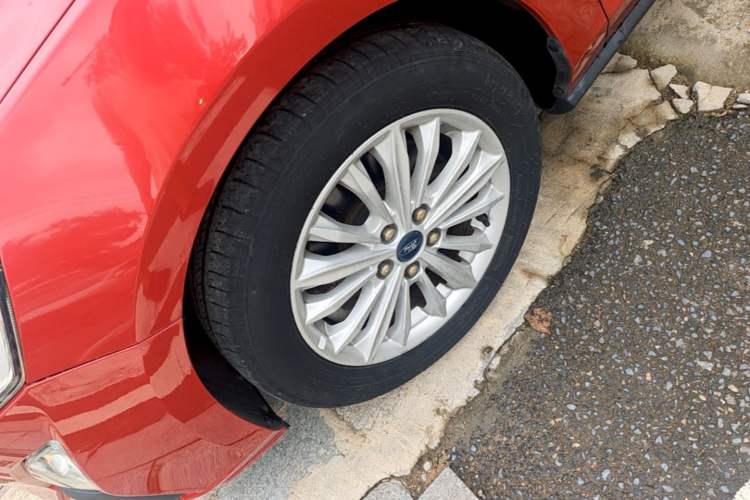 Used Ford Focus 2019 Hatchback EcoBoost 180 Automatic Trendy Model Left Front Wheel Hub