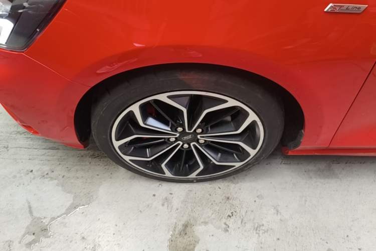 Used Ford Focus 2019 Sedan EcoBoost 180 Automatic ST Line Left Front Wheel Hub