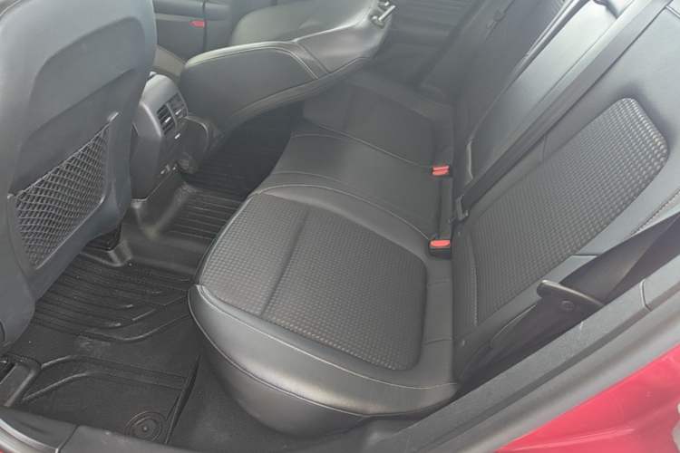 Used Ford Focus 2019 Sedan EcoBoost 125 Automatic Trendy Model China VI Standard Left Rear Seat
