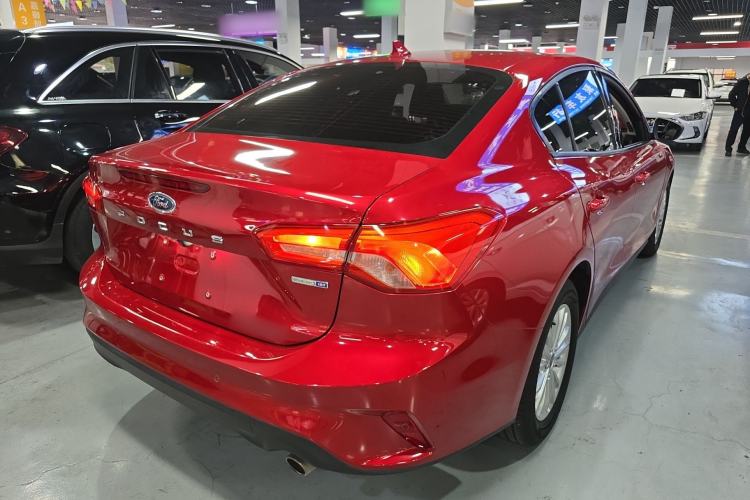 Used Ford Focus 2019 Sedan EcoBoost 180 Automatic Trend Edition Rear Right 45 Deg