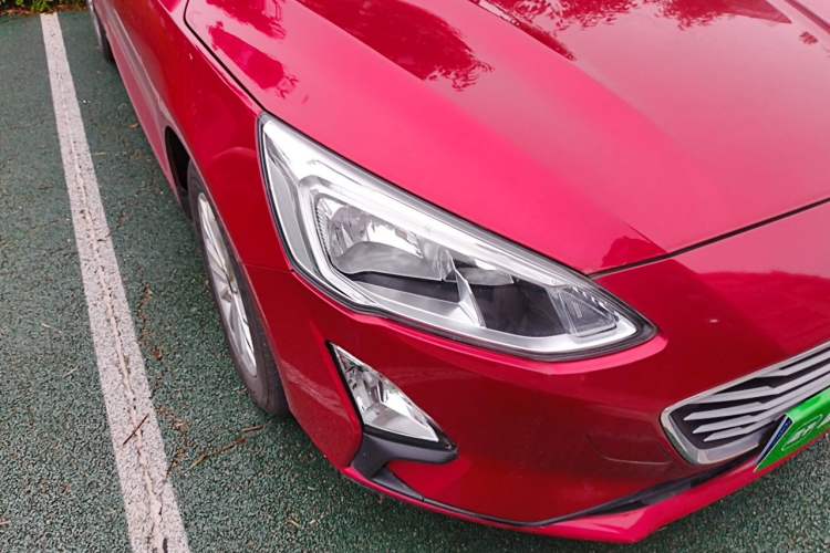 Used Ford Focus 2019 Hatchback EcoBoost 180 Automatic Trendy Model Right Front Headlight