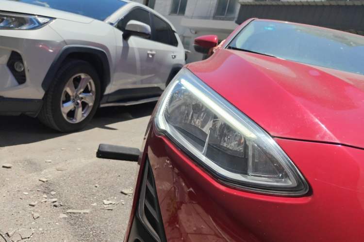 Used Ford Focus 2019 Hatchback 1.5L Automatic Sharp Edition China V Standard Right Front Headlight
