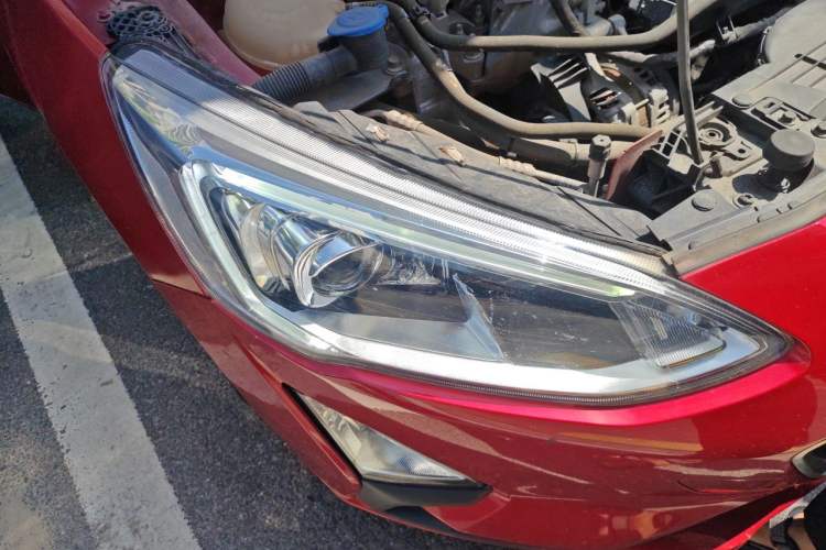 Used Ford Focus 2019 Sedan EcoBoost 180 Automatic Trend Edition Right Front Headlight