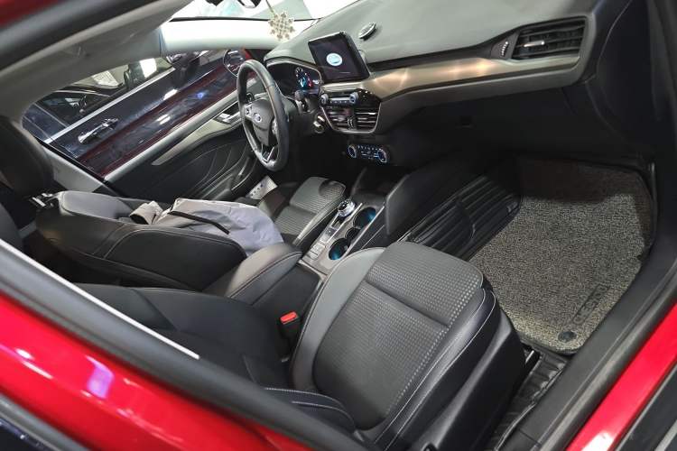 Used Ford Focus 2019 Sedan EcoBoost 180 Automatic Trend Edition Right Front Seat