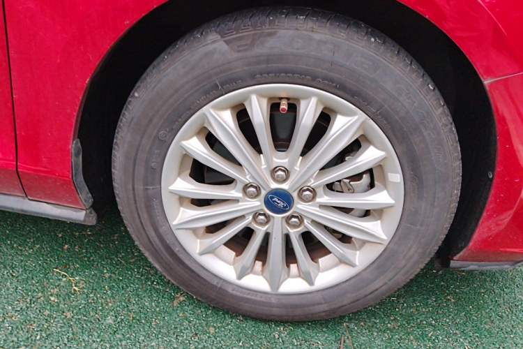 Used Ford Focus 2019 Hatchback EcoBoost 180 Automatic Trendy Model Right Front Wheel Hub