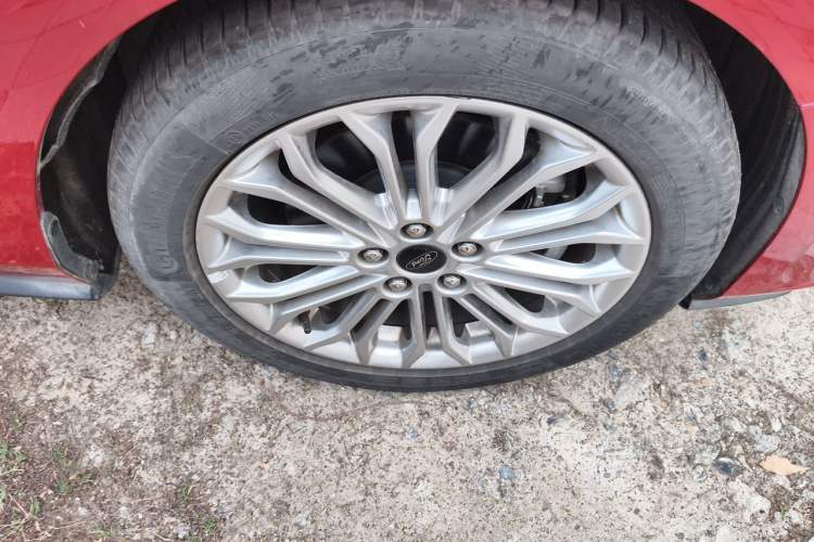 Used Ford Focus 2019 Hatchback EcoBoost 180 Automatic Titanium Edition Right Front Wheel Hub
