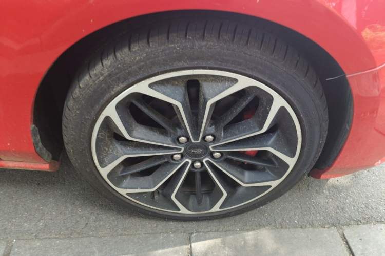Used Ford Focus 2019 Sedan EcoBoost 180 Automatic ST Line Right Front Wheel Hub