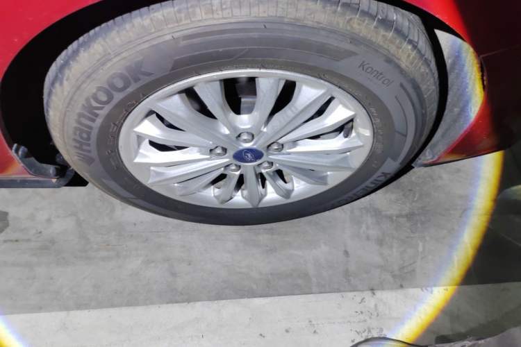 Used Ford Focus 2019 Sedan EcoBoost 180 Automatic Trend Edition Right Front Wheel Hub