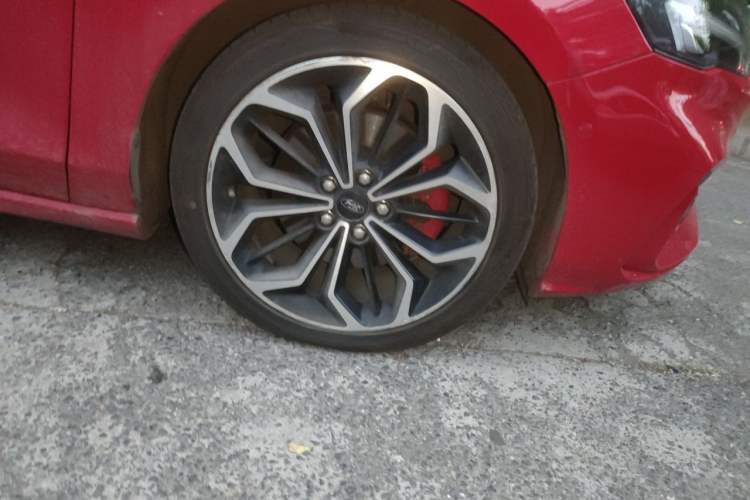 Used Ford Focus 2019 Hatchback EcoBoost 180 Automatic ST Line Right Front Wheel Hub