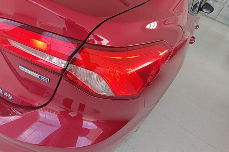 Used Ford Focus 2019 Sedan EcoBoost 125 Automatic Trendy Model China VI Standard Right Rear Taillight