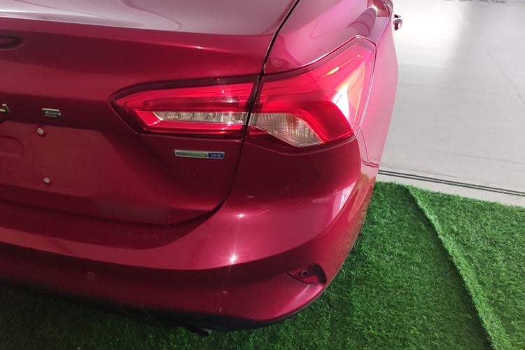 Used Ford Focus 2019 Sedan EcoBoost 125 Automatic Trendy Model China VI Standard Right Rear Taillight