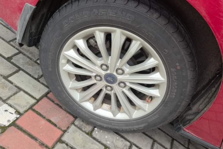 Used Ford Focus 2019 Sedan EcoBoost 180 Automatic Trend Edition Right Rear Wheel Hub